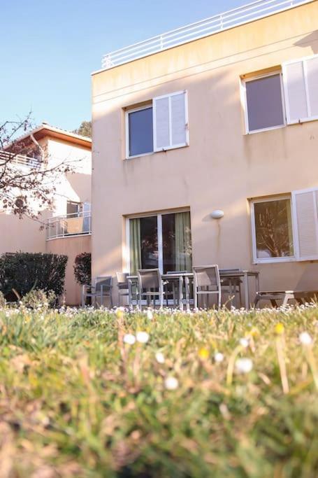 Appartement T3 Dans Avec Piscine *